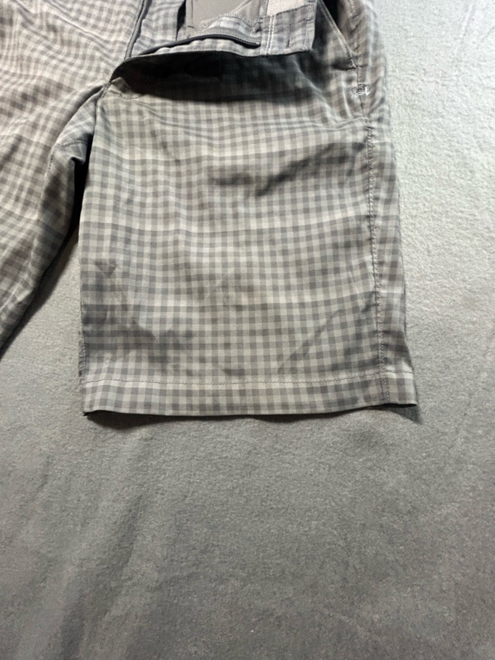Under Armour Men’s Gray Plaid Golf Shorts - Picture 4 of 9